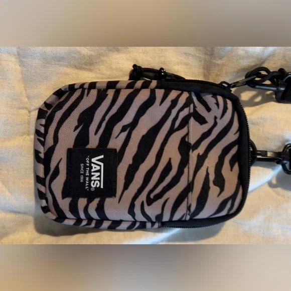 Mew Vans Women’s Crossbag/ Zibra print - Picture 2 of 10